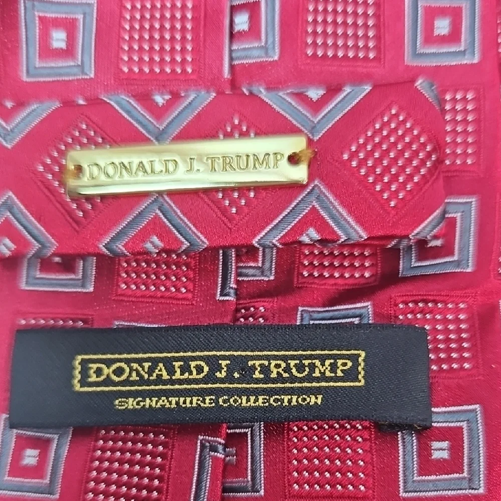 Donald J. Trump Signature Collection Red Geometric Silk Tie - Picture 2 of 6